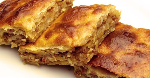 El Açması Kıymalı Tepsi Böreği Nasıl Yapılır? Evde Kolay Kıymalı Tepsi Böreği